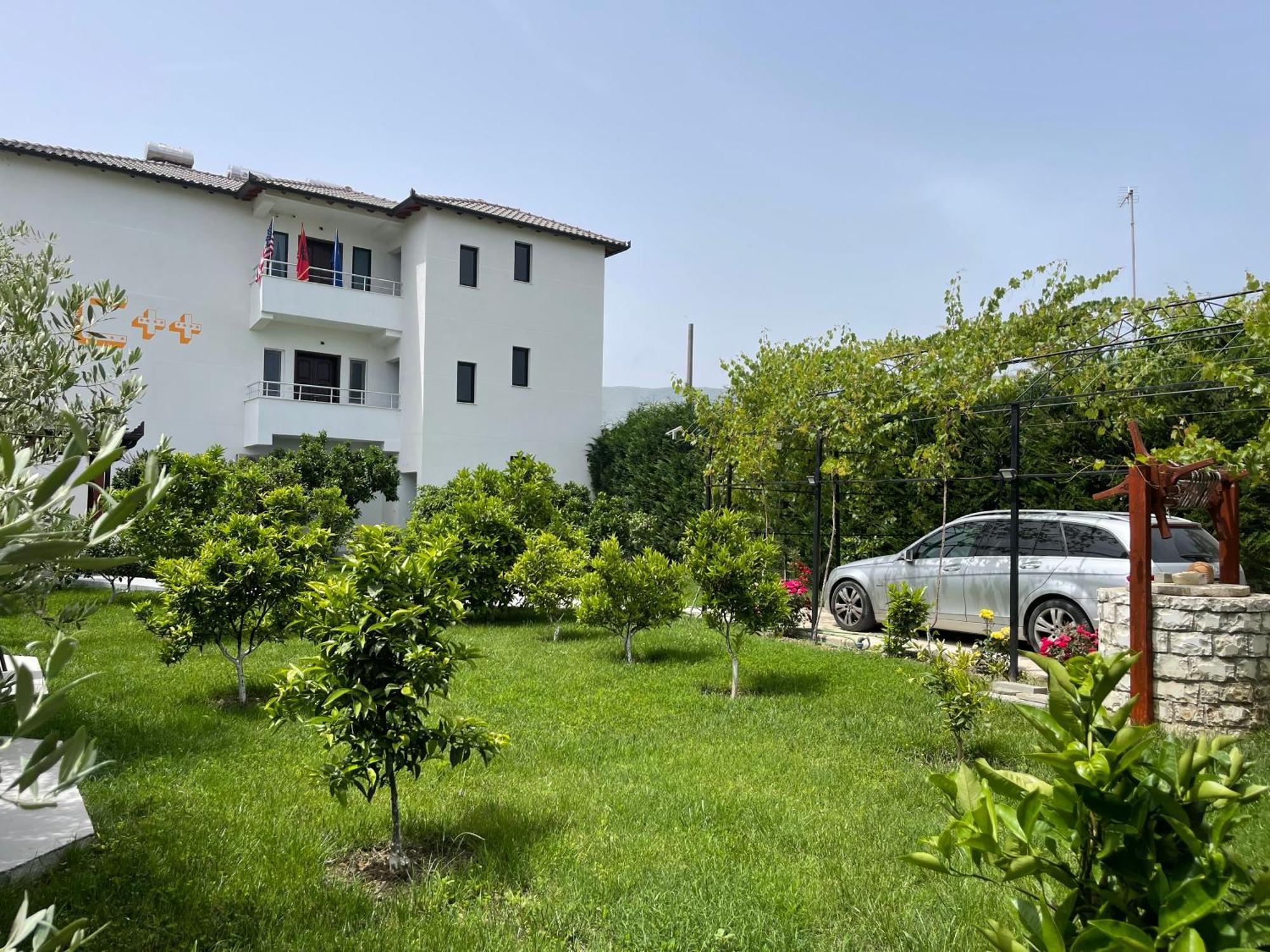 Hotel Vila C Plus Plus Berat Exterior foto